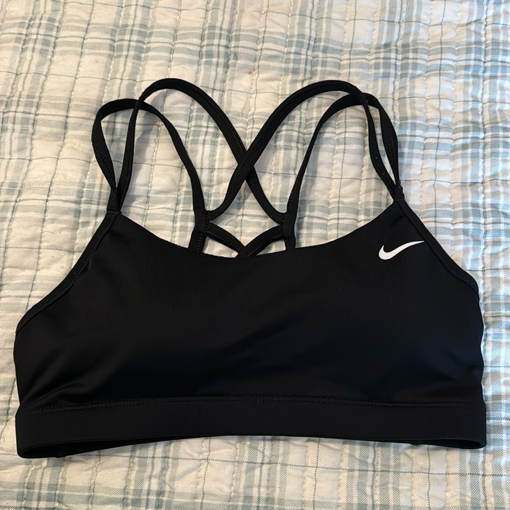 Nike dri-fit sports bra in black size medium